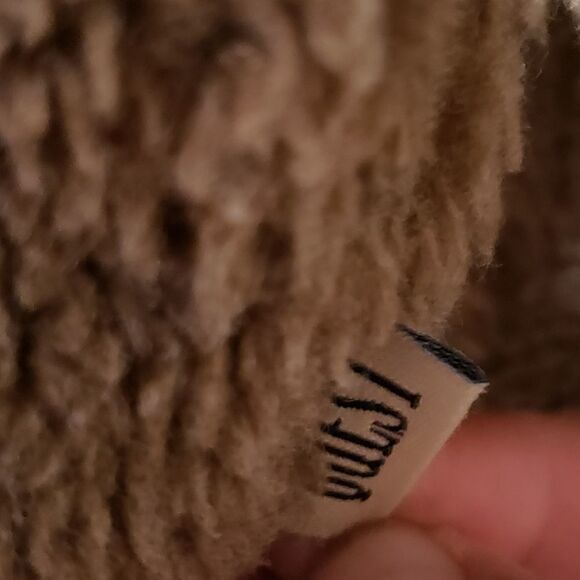 Unlimited Quest Clothing fuzzy sherpa sweater L made in Canada - Picture 2 of 4